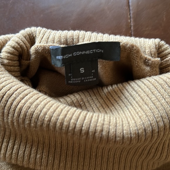Beautiful French Connection Turtle Neck! 😌 - Picture 2 of 2